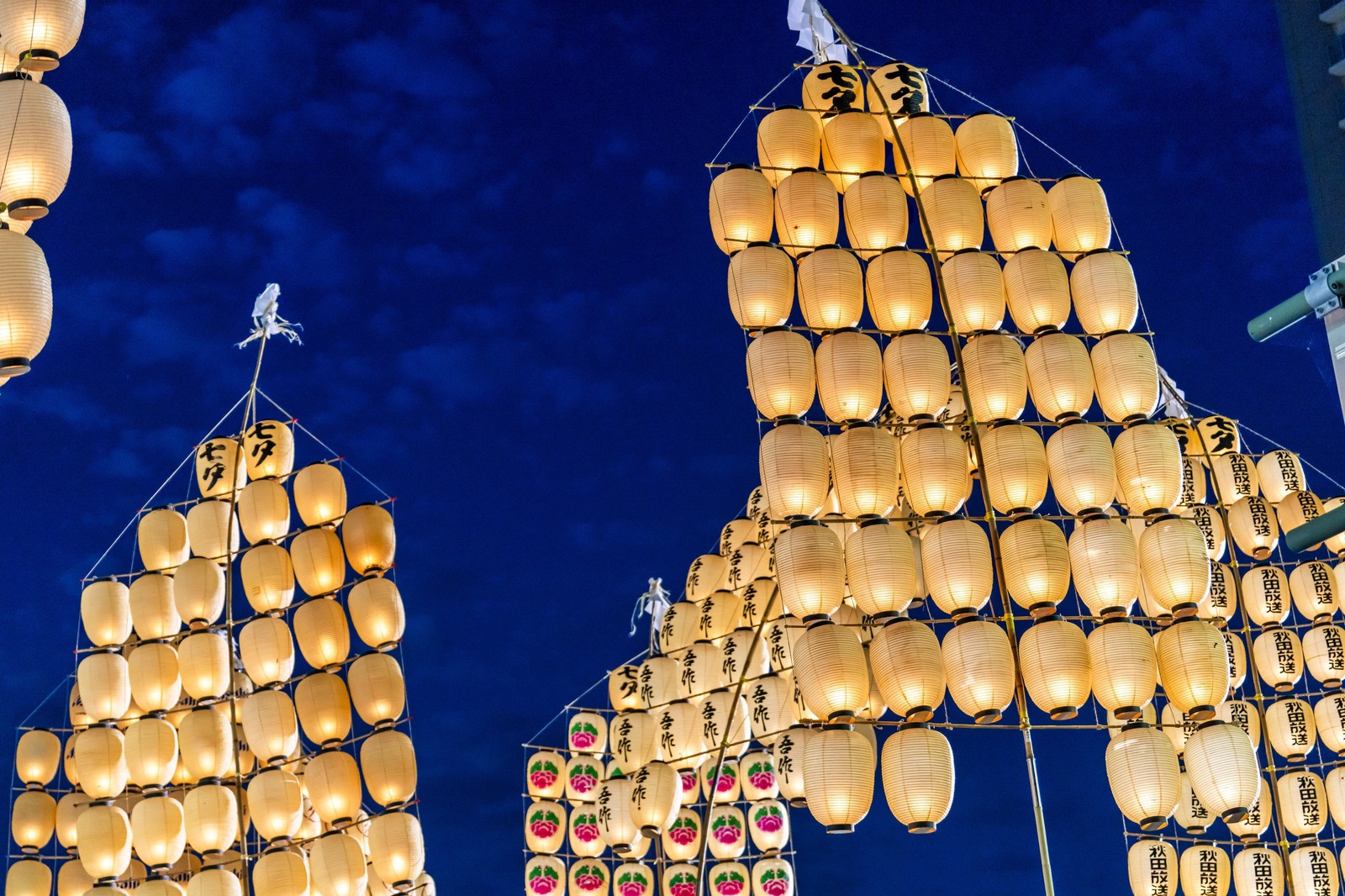 秋田竿燈まつりの竿燈（東北の夏祭り）