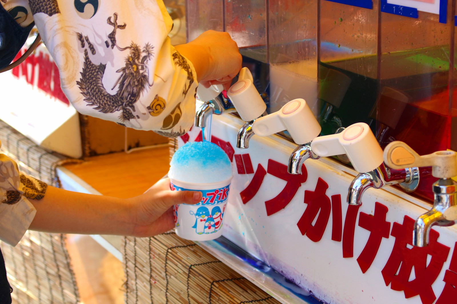 夏祭りの屋台・かき氷（縁日の夜店）